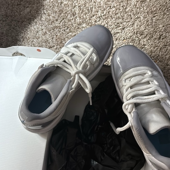 Jordan’s Sneakers Like New - Picture 2 of 8